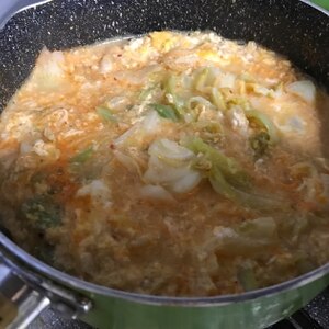 キムチと落とし卵の韓国風味噌汁
